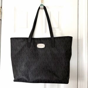 MICHAEL KORS•black jet set mk logo print zip tote bag EUC
